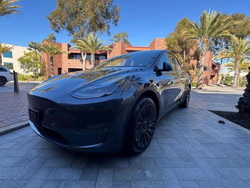 Midnight Silver Metallic 2023 Tesla Model Y Long Range