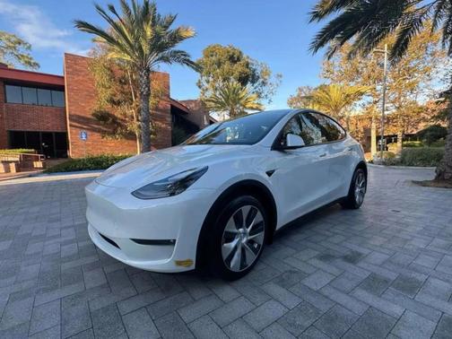 2024 Tesla Model Y Long Range