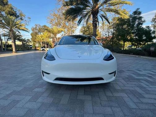 2024 Tesla Model Y Long Range
