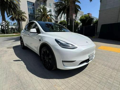 2023 Tesla Model Y Long Range