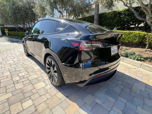 Black 2023 Tesla Model Y Performance
