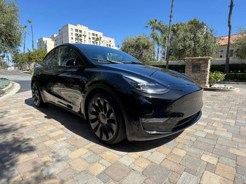 Black 2023 Tesla Model Y Performance