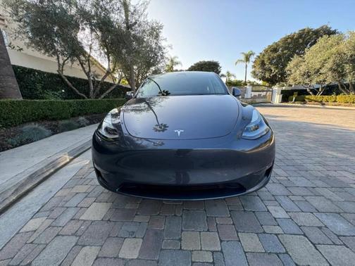 Midnight Silver Metallic 2023 Tesla Model Y Long Range