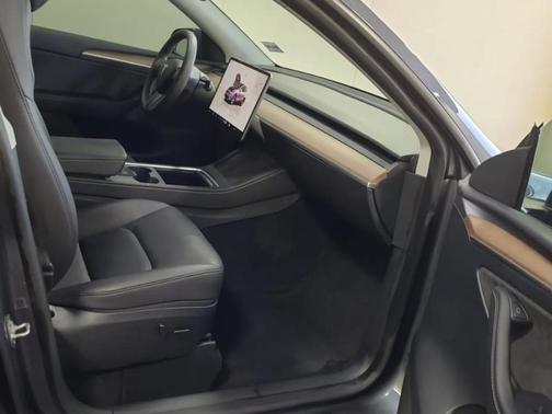 Midnight Silver Metallic 2023 Tesla Model Y Long Range