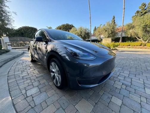 Midnight Silver Metallic 2023 Tesla Model Y Long Range