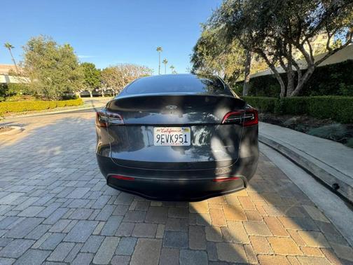 Midnight Silver Metallic 2023 Tesla Model Y Long Range