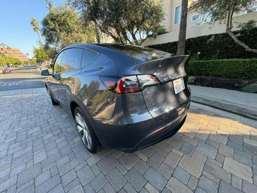 Midnight Silver Metallic 2023 Tesla Model Y Long Range