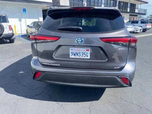 2021 Toyota Highlander Hybrid XLE