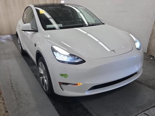 Pearl White Multi 2023 Tesla Model Y Long Range