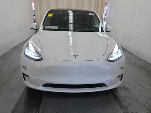 Pearl White Multi 2023 Tesla Model Y Long Range