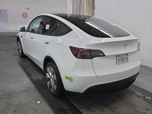 Pearl White Multi 2023 Tesla Model Y Long Range