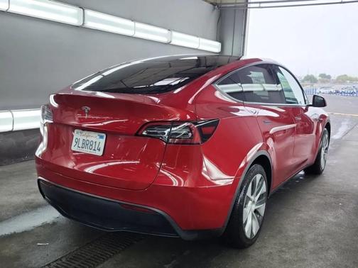 2023 Tesla Model Y Base