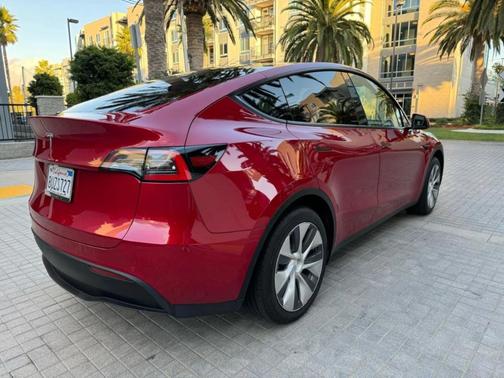 2023 Tesla Model Y Base