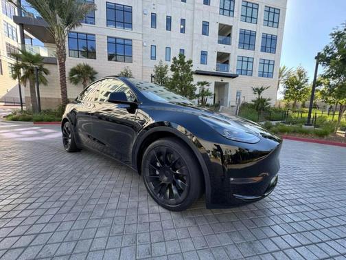 Black 2023 Tesla Model Y Long Range