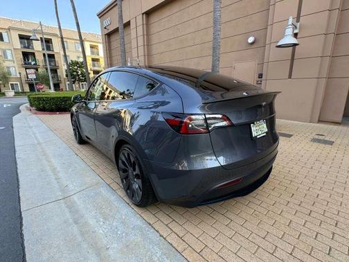 2023 Tesla Model Y Performance