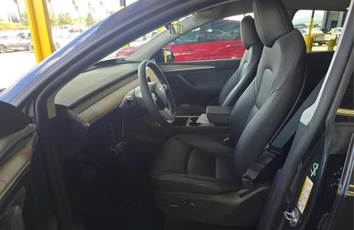 2025 Tesla Model Y Long Range