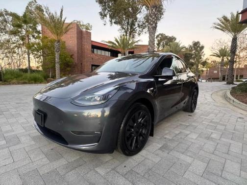 2023 Tesla Model Y Base