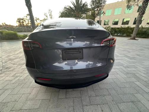 2023 Tesla Model Y Base