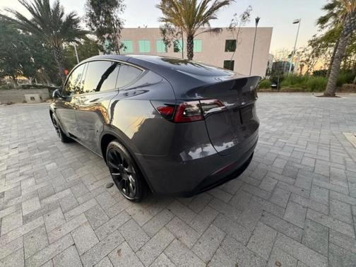 2023 Tesla Model Y Base