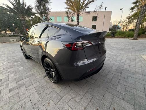 2023 Tesla Model Y Base