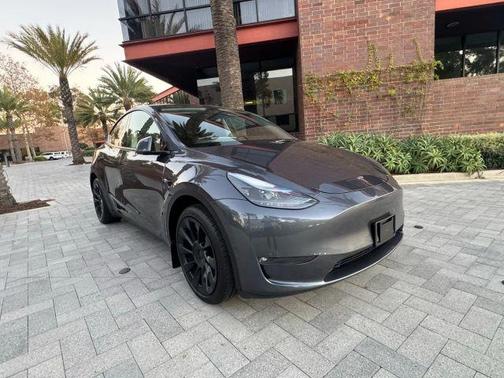 2023 Tesla Model Y Base