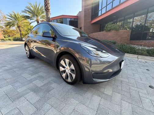 2024 Tesla Model Y Long Range