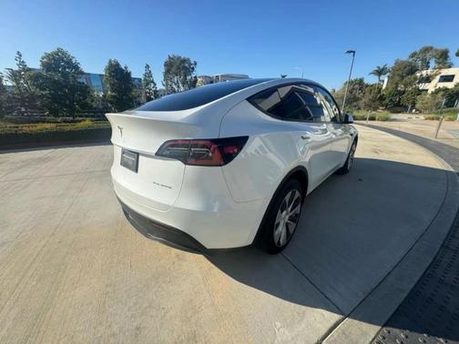 Pearl White Multi 2023 Tesla Model Y Long Range