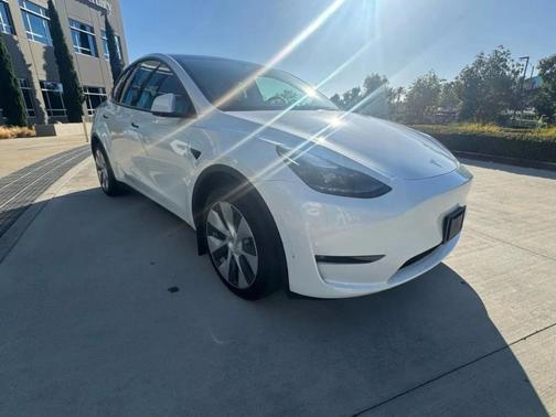 Pearl White Multi 2023 Tesla Model Y Long Range
