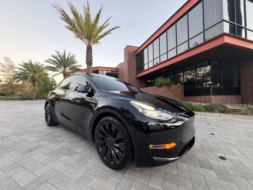 Black 2023 Tesla Model Y Performance
