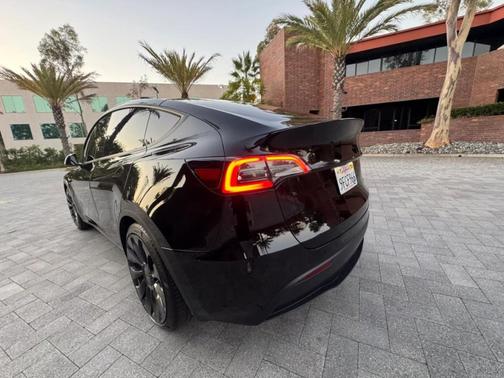 Black 2023 Tesla Model Y Performance