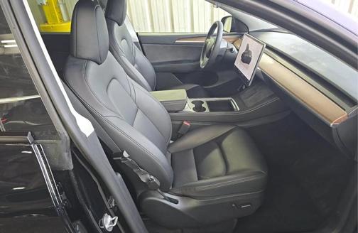 Black 2023 Tesla Model Y Performance