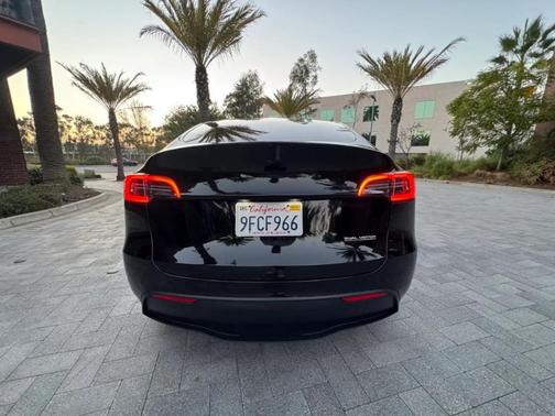 Black 2023 Tesla Model Y Performance