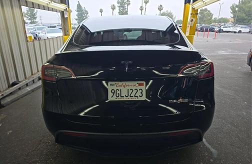 Black 2023 Tesla Model Y Performance