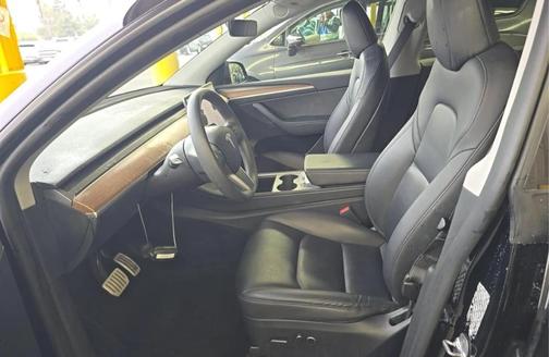 Black 2023 Tesla Model Y Performance