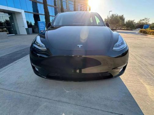 Black 2023 Tesla Model Y Performance