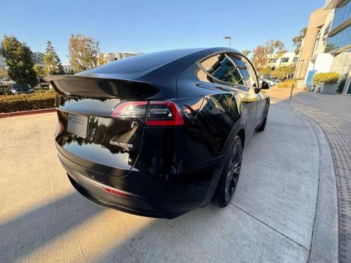 Black 2023 Tesla Model Y Performance