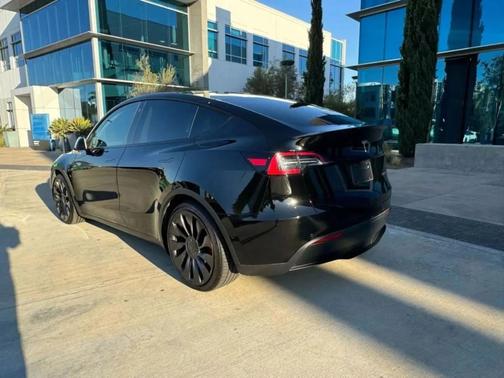 Black 2023 Tesla Model Y Performance