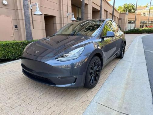 Stealth Gray 2024 Tesla Model Y Performance