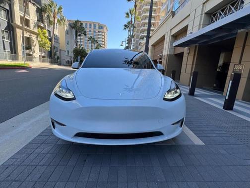 2024 Tesla Model Y Long Range