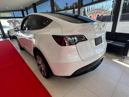 Pearl White Multi 2024 Tesla Model Y Long Range