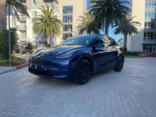 Deep Blue Metallic 2023 Tesla Model Y Base
