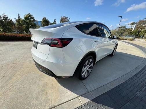 Pearl White Multi 2023 Tesla Model Y Long Range