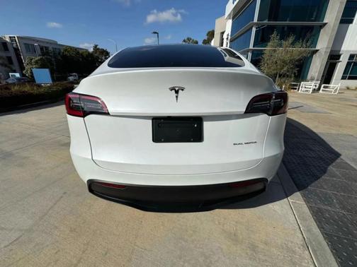 Pearl White Multi 2023 Tesla Model Y Long Range