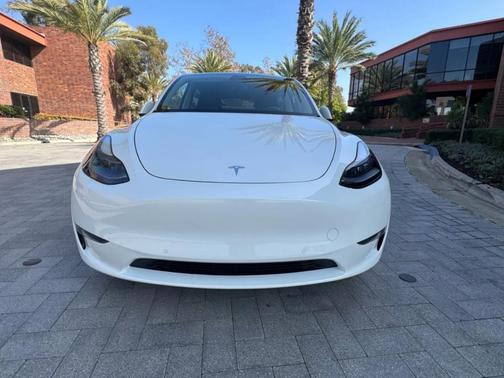 2024 Tesla Model Y Standard Range