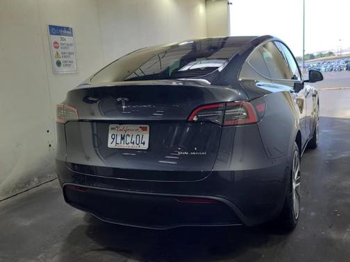 Stealth Gray 2024 Tesla Model Y Long Range