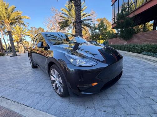 Stealth Gray 2024 Tesla Model Y Long Range