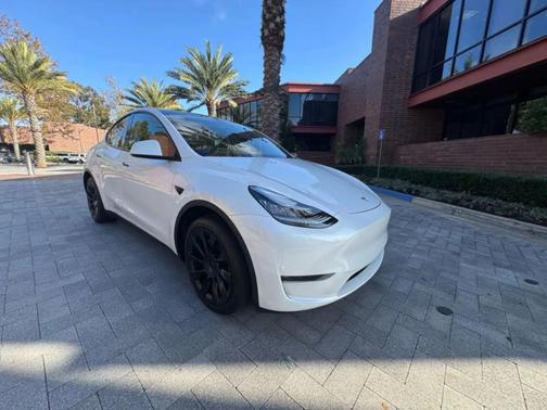 Pearl White Multi 2023 Tesla Model Y Long Range