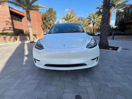 Pearl White Multi 2023 Tesla Model Y Long Range