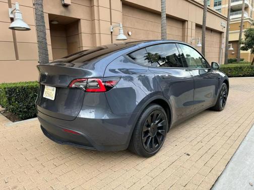 Gray 2023 Tesla Model Y Long Range