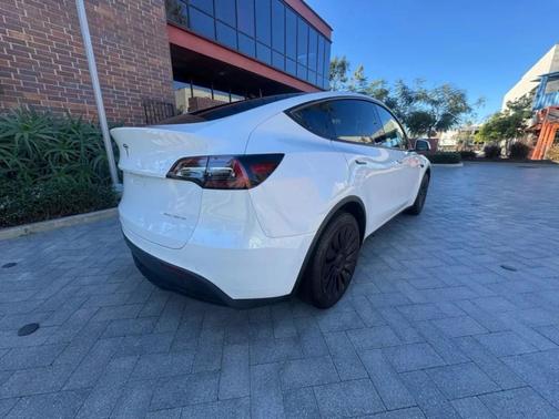 Pearl White Multi 2022 Tesla Model Y Long Range